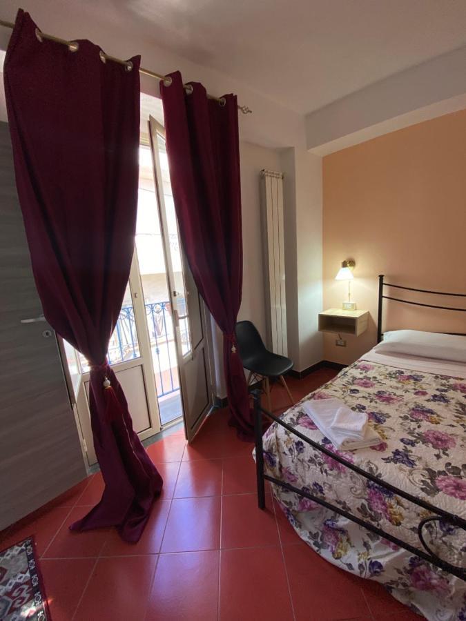 Taormina'S Sun Bed and Breakfast Exteriör bild