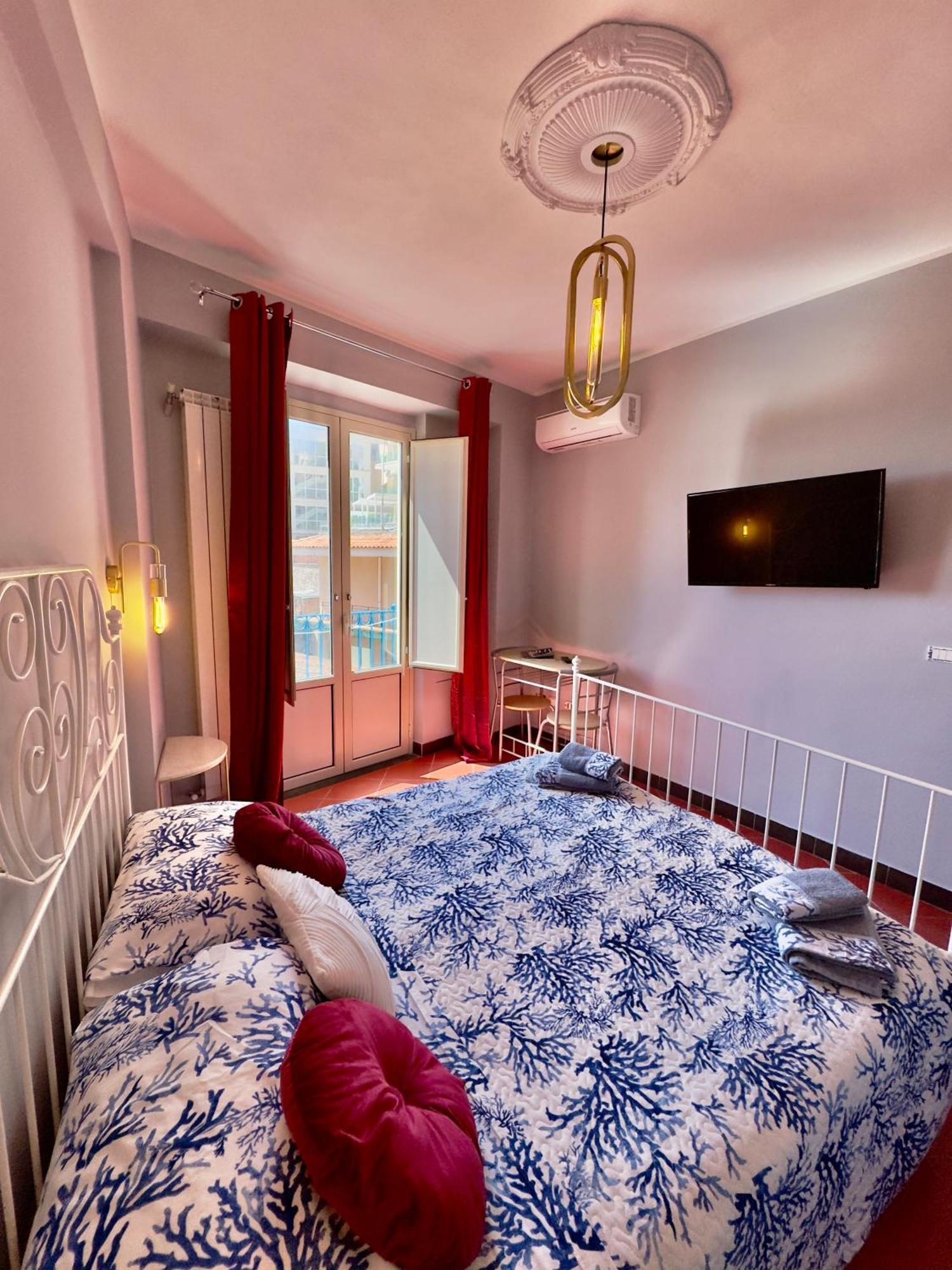 Taormina'S Sun Bed and Breakfast Exteriör bild