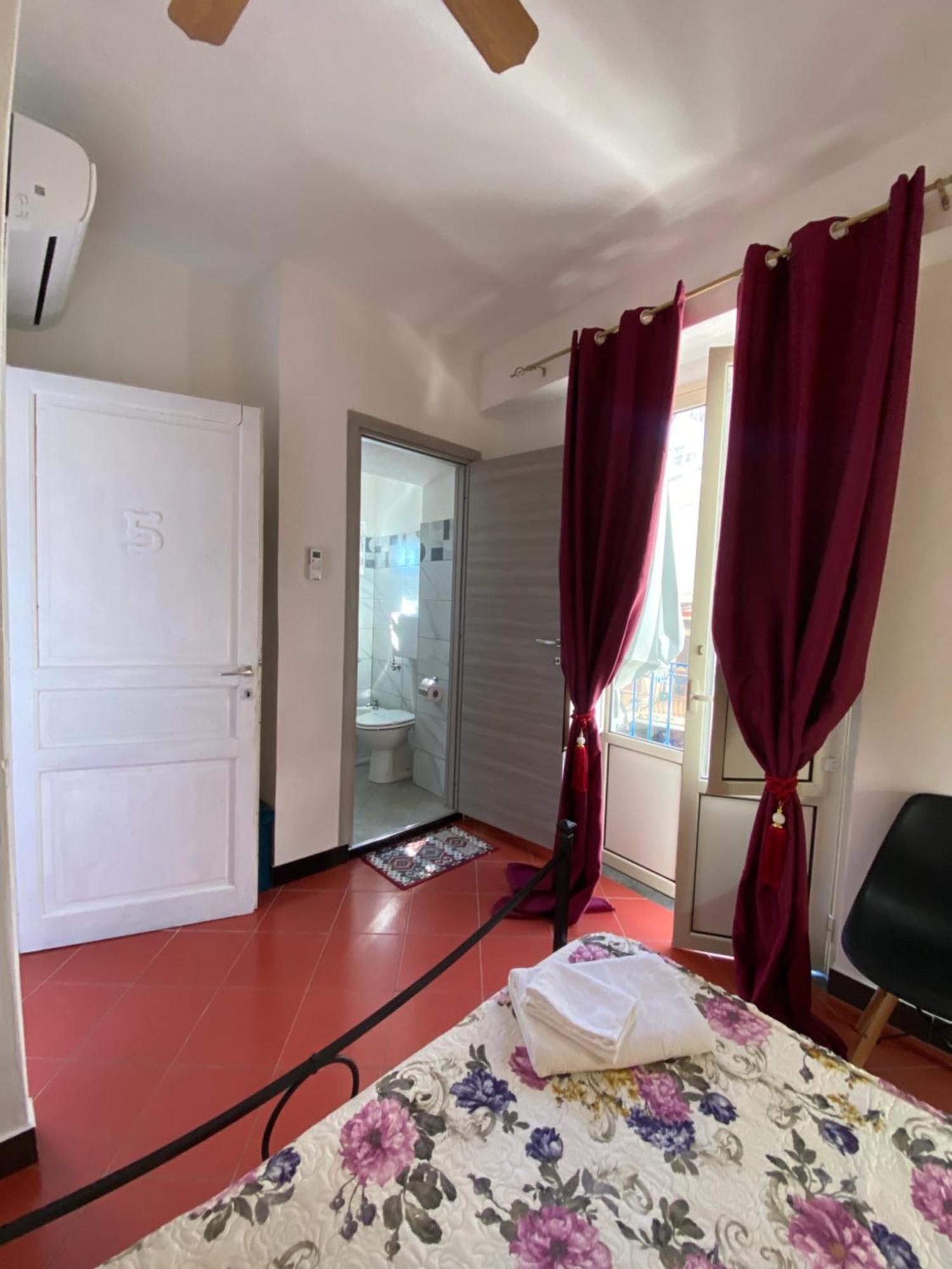 Taormina'S Sun Bed and Breakfast Exteriör bild