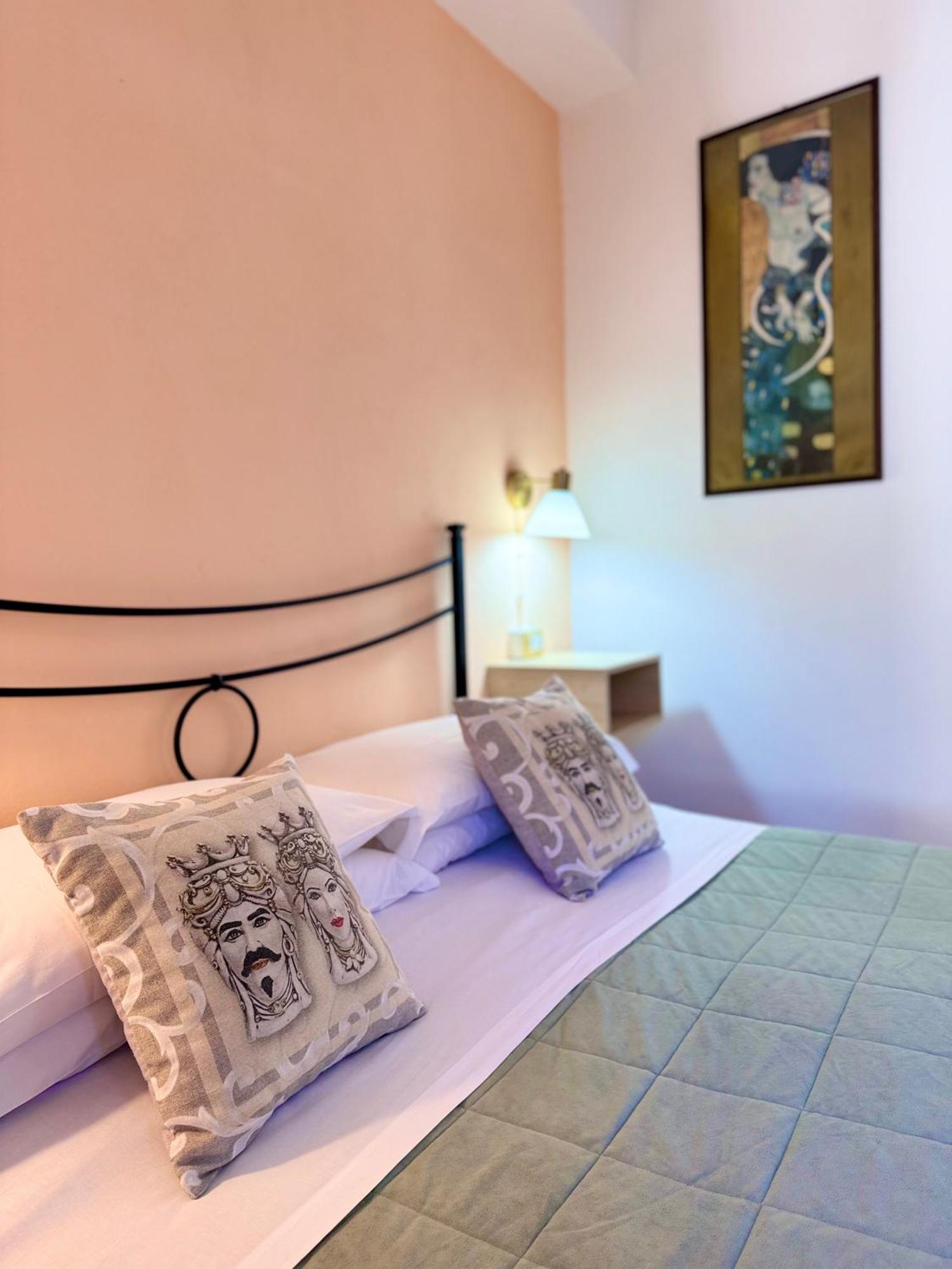 Taormina'S Sun Bed and Breakfast Exteriör bild